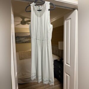 Like New Elie Tahari chiffon dress